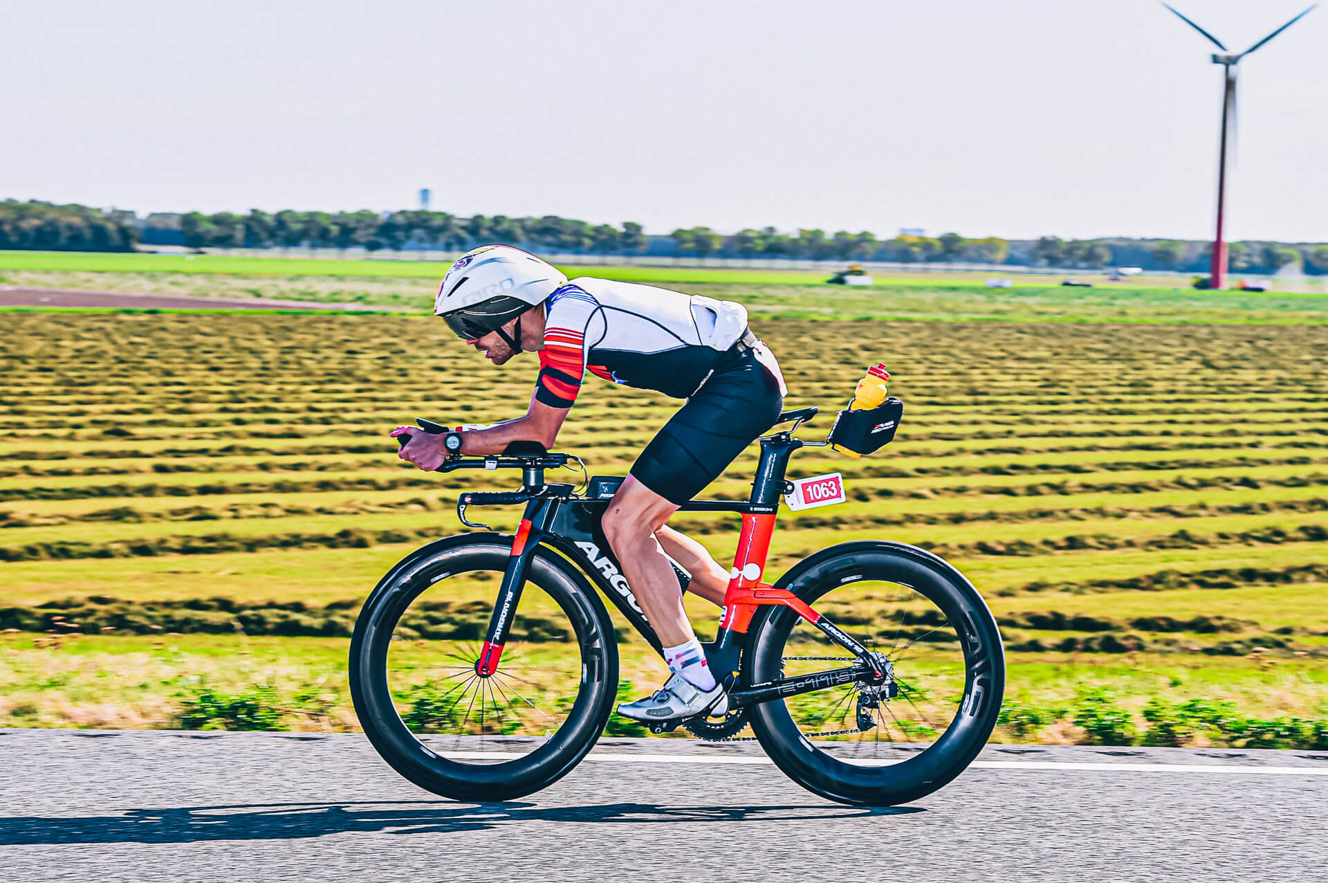 Endless straight lines and flat course made up the perfect combination for mental strength testing at Challenge Almere-Amsterdam.